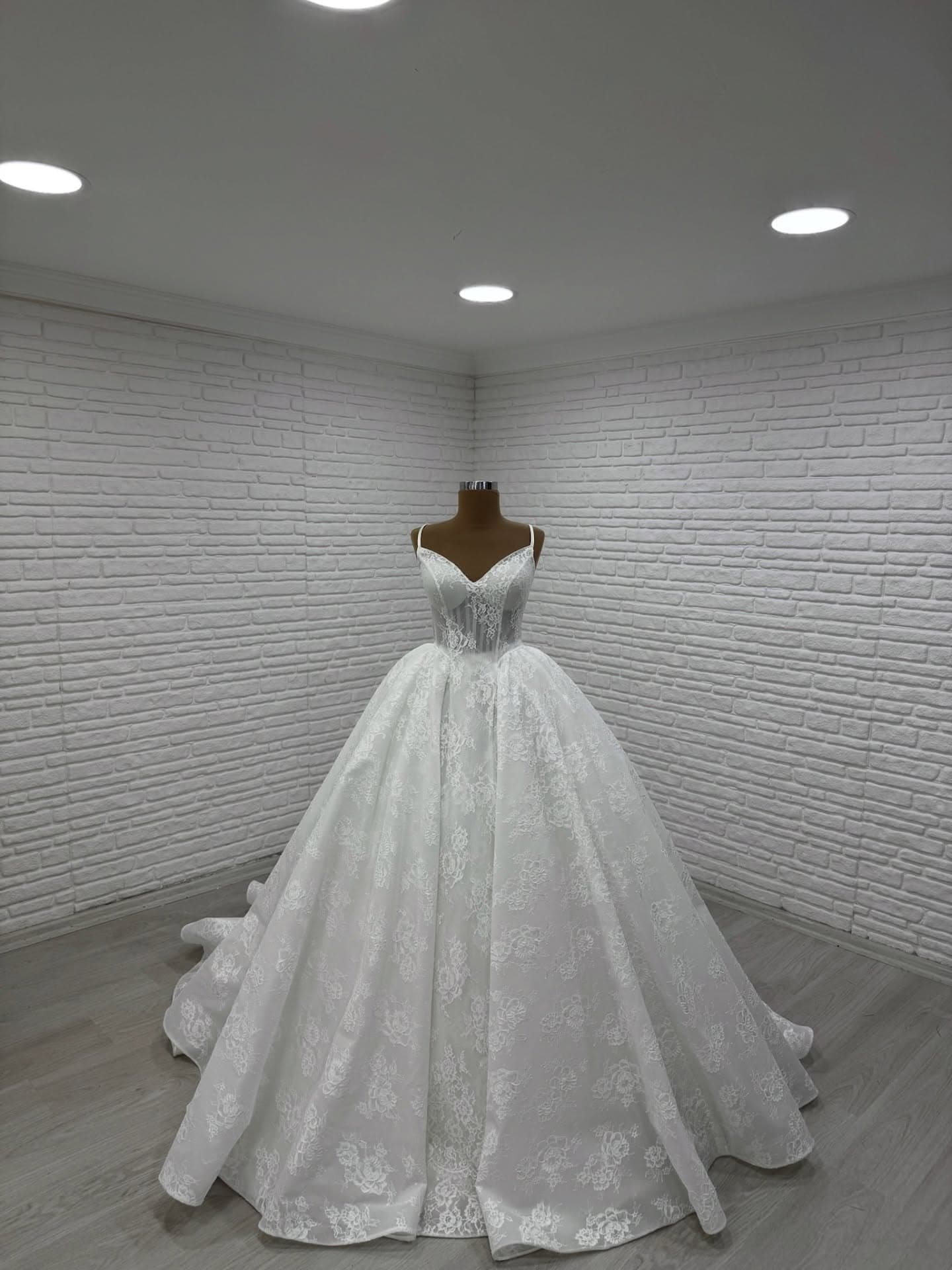 White Podium Princess Wedding Dress 2026-66