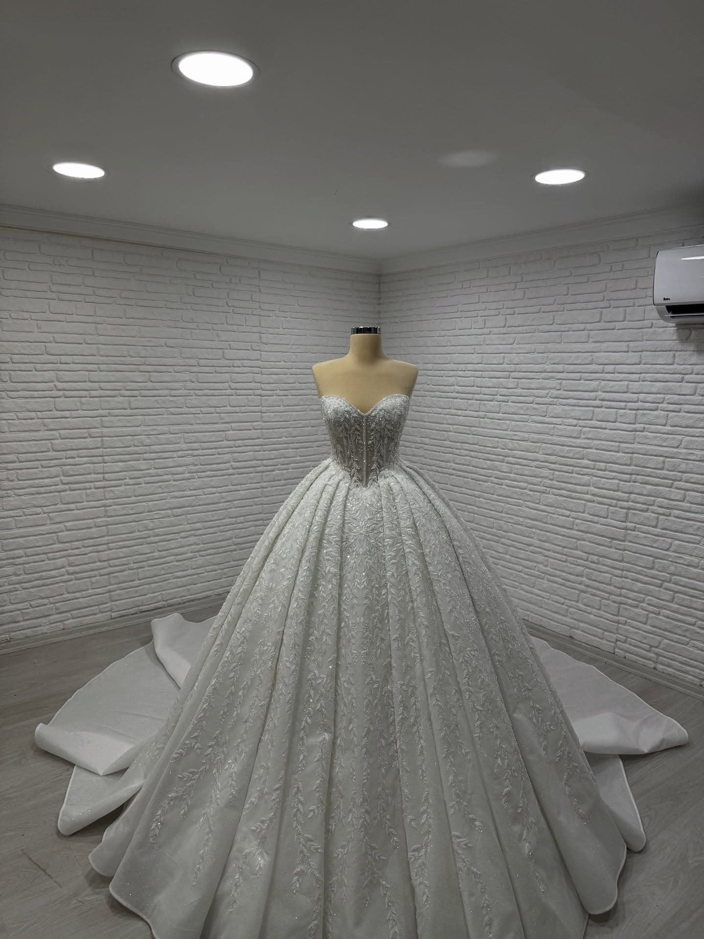 White Podium Princess Wedding Dress 2026-80