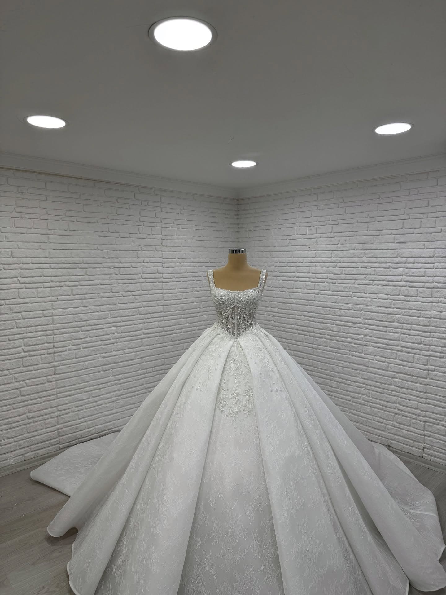 White Podium Princess Wedding Dress 2026-91